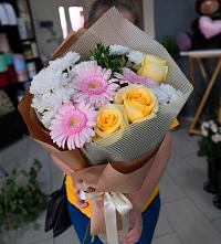 Букет цветов из:  Герберы, Розы и Хризантемы в Верхний Баскунчак