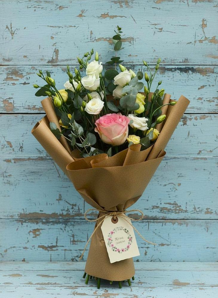 Букет цветов из: Розы и Лизиантусы в Верхний Баскунчак