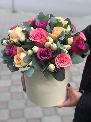 Цветочная композиция из Розы в шляпной коробке в Верхний Баскунчак