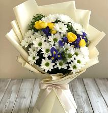 Букет цветов из:  Ирисы, Хризантемы и Розы в Верхний Баскунчак
