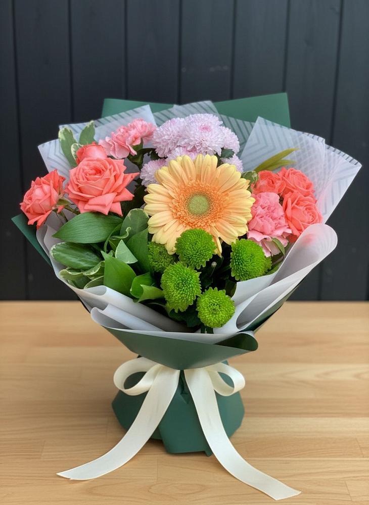 Букет цветов из: Гвоздики, Розы, Герберы и Хризантемы в Верхний Баскунчак